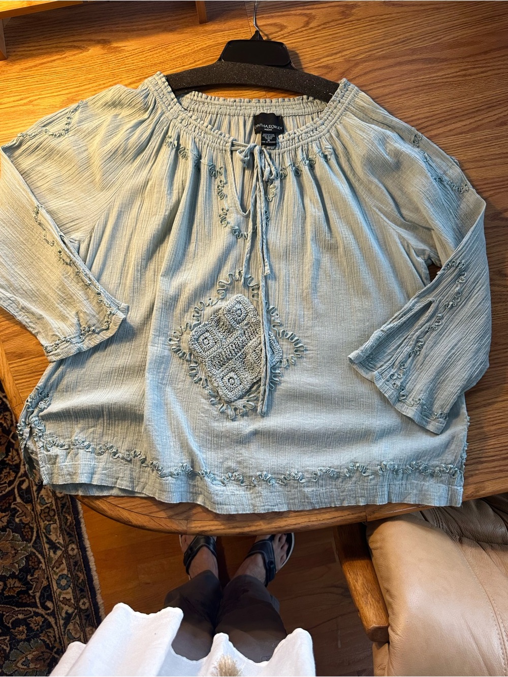 Cynthia Rowley Woman 1X Dusty Minty Light Sage Green Embroidered Tunic Top. EUC